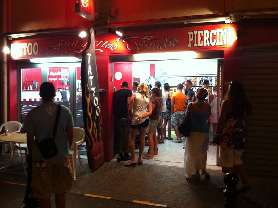 A summer evening, in front of the tattoo shop in Le Grau-du-Roi