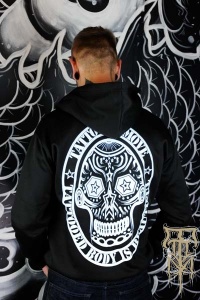 hoodzip-old-noir tattoo-on-move hoodie-a-capuche-avec-zip-old-school tattooed-body-is-beautifful