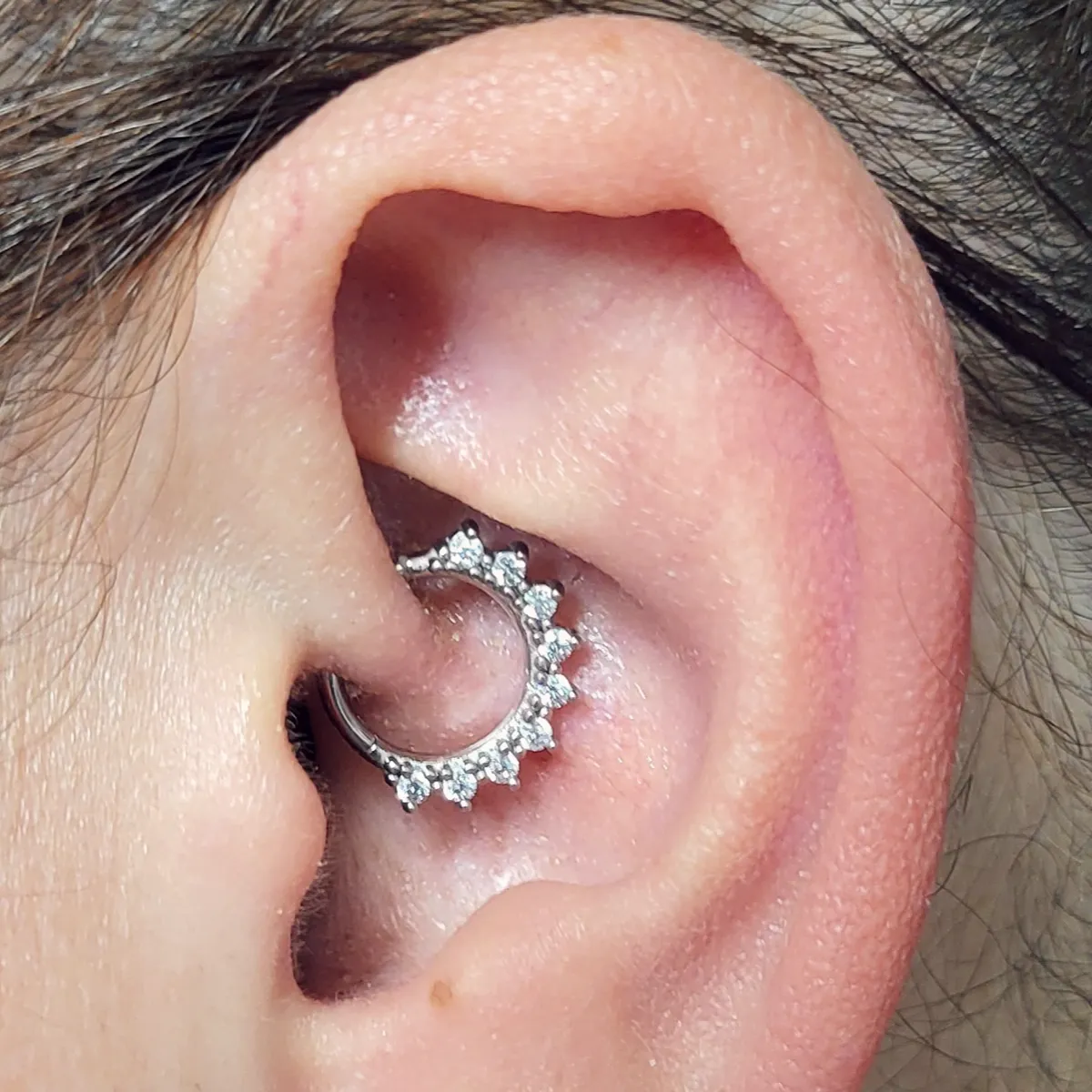 Tout savoir sur le piercing daith, photo 2 sur 10