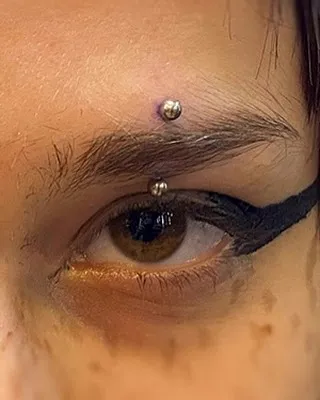 Tout savoir sur le piercing de l’arcade, photo 11 sur 14