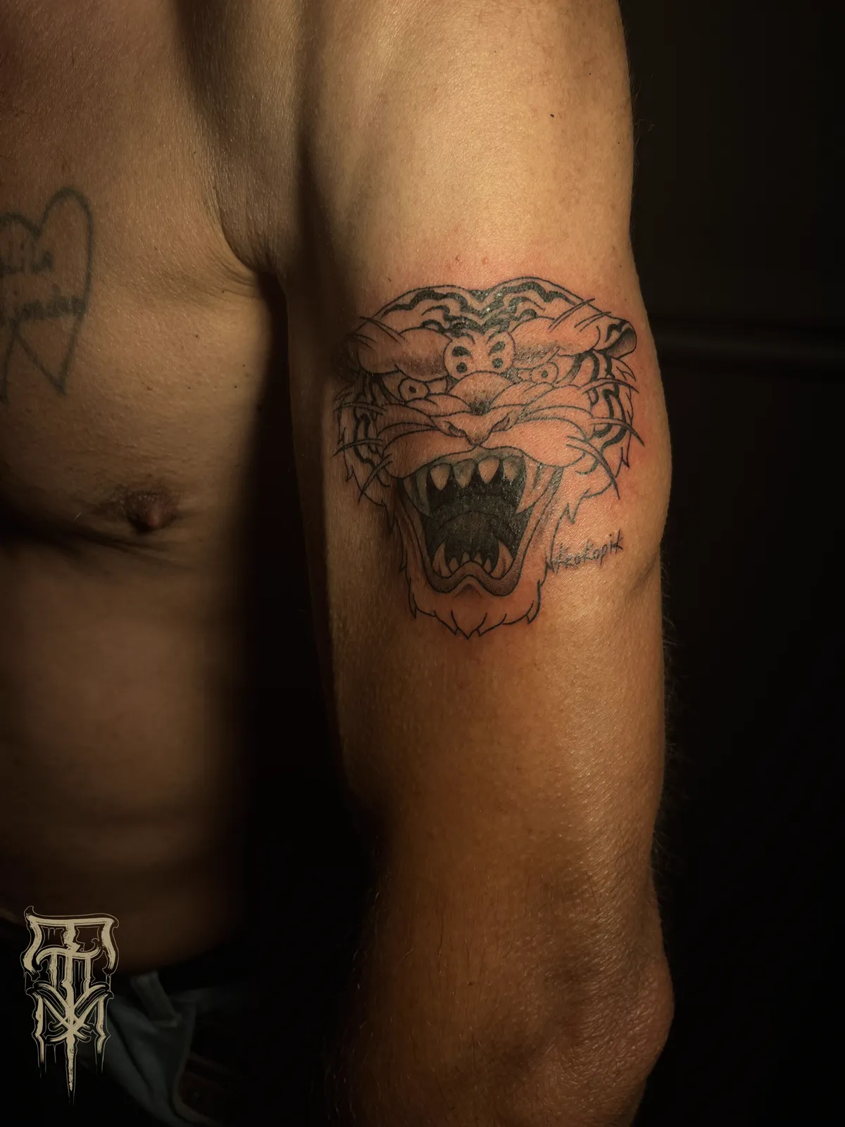 Deux tatouages de deux styles différents, réalisés par Zoé.