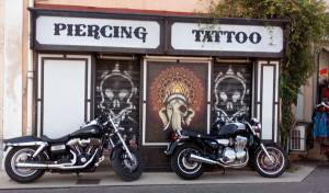 isle-sur-la-sorgue_magasin_tattoo_piercing_11_tattoo-on-move_moto_original