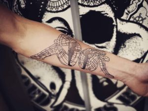 bambi_tattoo-on-move_tattoo_tatouage_tattooart_tattooartist_linetattoo_sculpture_personality_dotworktattoo