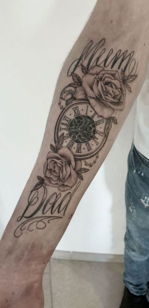 sophia_tattoo-on-move_tatouage_tattoo_mum_dad_ecriture_rose_montre