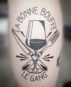 sophia_tattoo-on-move_tatouage_tattoo_vin_verre_couverts_la-bonne-bouffe