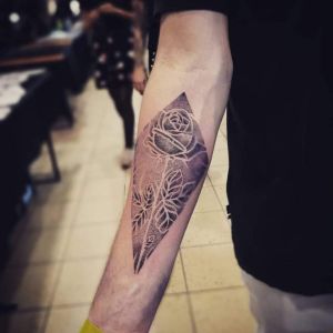 bambi_tattoo-on-move_tattoo_taouage_tattooart_tattooartist_dotwork_artwork_rosetattoo_roses