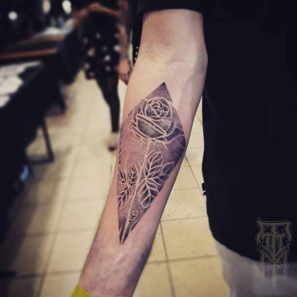 bambi_tattoo-on-move_tattoo_taouage_tattooart_tattooartist_dotwork_artwork_rosetattoo_roses_original