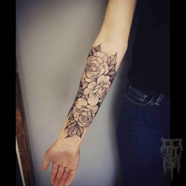 bambi_tattoo-on-move_tattoo_tatouage_tattooart_tattooartist_rosestattoo_roses_dotwork_blacktatto_flower_fleur_lowertattoo_original