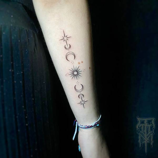 patricia_noirdejais_noir-de-jais_tattoo-on-move_fine-line-tattoo_ornemental_soleil_lune_bras_original