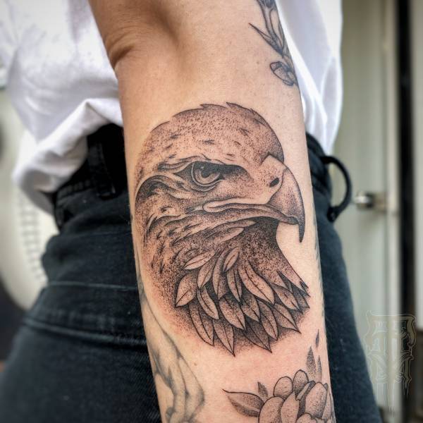 patricia_noirdejais_noir-de-jais_tattoo-on-move_fine-line-tattoo_aigle_realiste_original