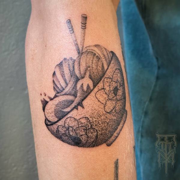 patricia_noirdejais_noir-de-jais_tattoo-on-move_fine-line-tattoo_bol_ramen_japonais_japon_homme_original