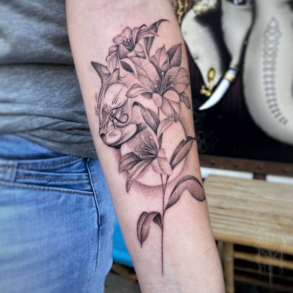 patricia_noirdejais_noir-de-jais_tattoo-on-move_fine-line-tattoo_egypte_bastet_lys_original