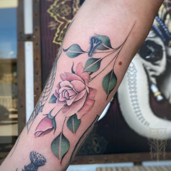 patricia_noirdejais_noir-de-jais_tattoo-on-move_fine-line-tattoo_fleur_rose_couleur_vintage_original
