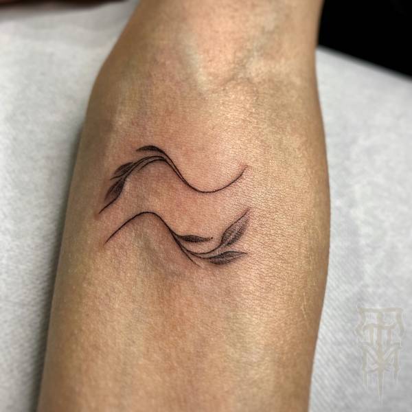 patricia_noirdejais_noir-de-jais_tattoo-on-move_fine-line-tattoo_minimaliste_verseau_astrologique_original