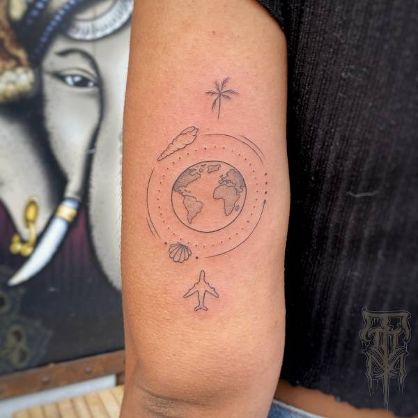 patricia_noirdejais_noir-de-jais_tattoo-on-move_fine-line-tattoo_terre_voyage_avion_coquillages_original