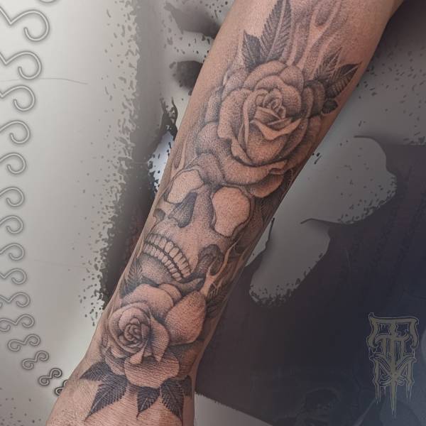 Sophiamay_tattoo-artist_tattoo-on-move_blackandgreytattoo_skull_rose_flamming_08022024_original