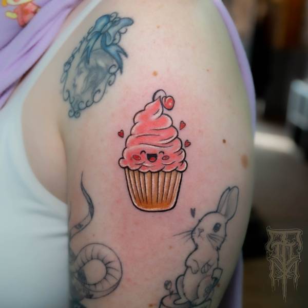 tony_kaboom_tattoo-on-move_anime_color_manga_kawaii_cupcake_original