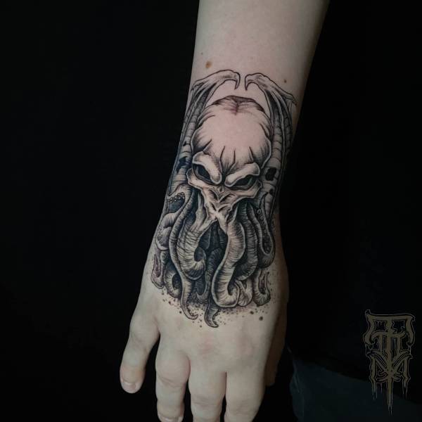 tony_kaboom_tattoo-on-move_blackwork_dark_cthulhu_lovecraft_original