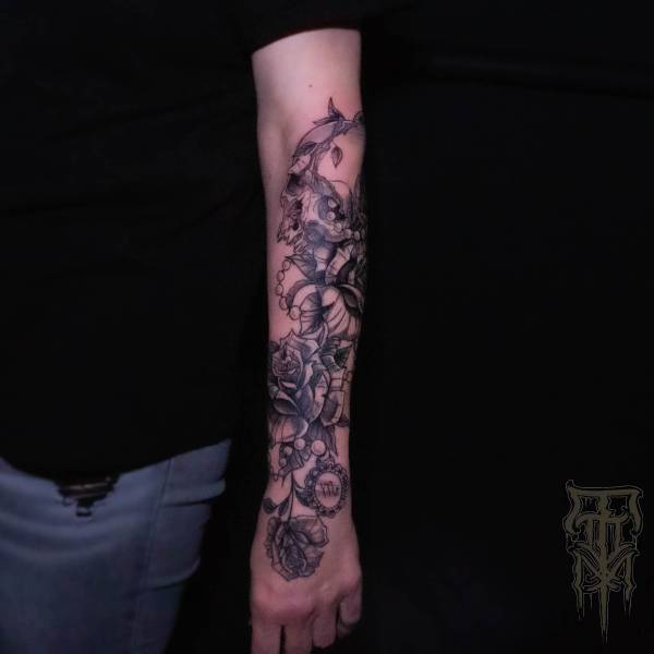 tony_kaboom_tattoo-on-move_blackwork_dark_skull_flower_original
