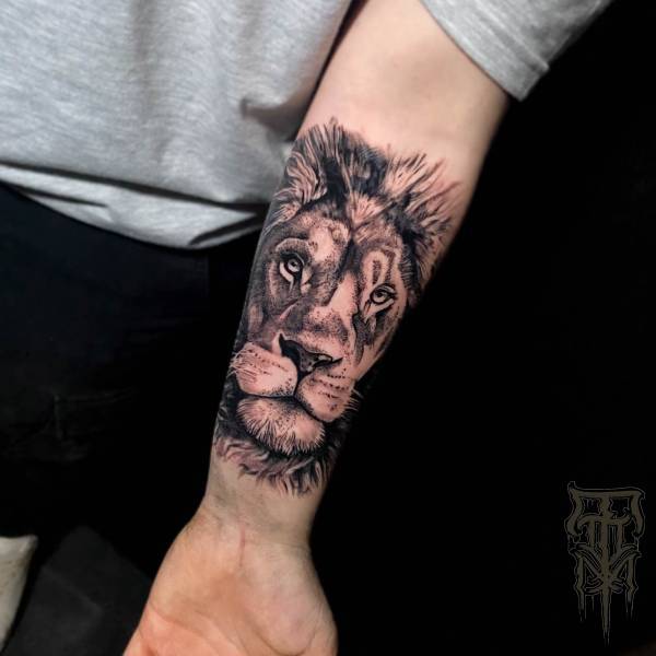 tony_kaboom_tattoo-on-move_blackwork_sketch_lion_original