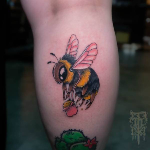 tony_kaboom_tattoo-on-move_neo-traditional_color_bee_abeille_original