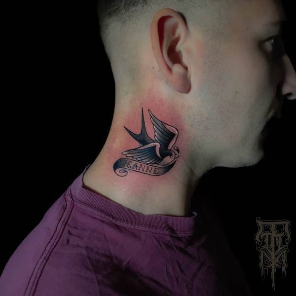 tony_kaboom_tattoo-on-move_old-school_blackandgrey_swallow_hirondelle_original